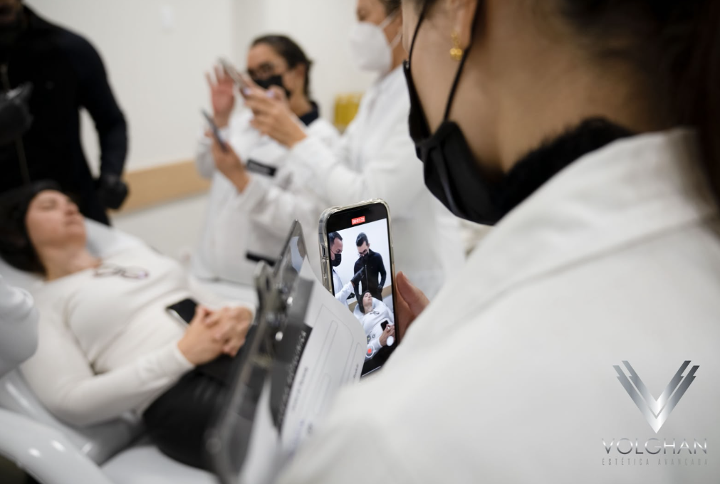 Registro em vídeo do planejamento facial ao vivo durante aula prática